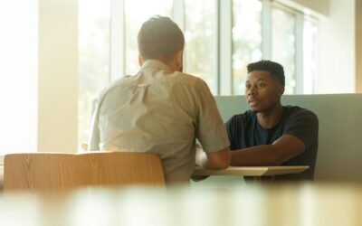 Mentorat entre pairs : les 10 résistances dans les Églises françaises